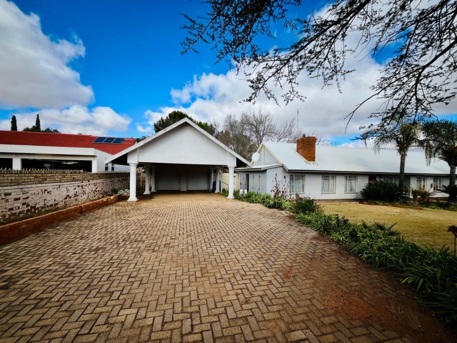 3 Bedroom Property for Sale in Wilkoppies North West
